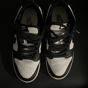 BARELY WORN NIKE PANDA DUNKS